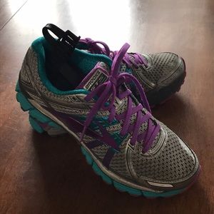 Brooks adrenaline GTS 18 size 9